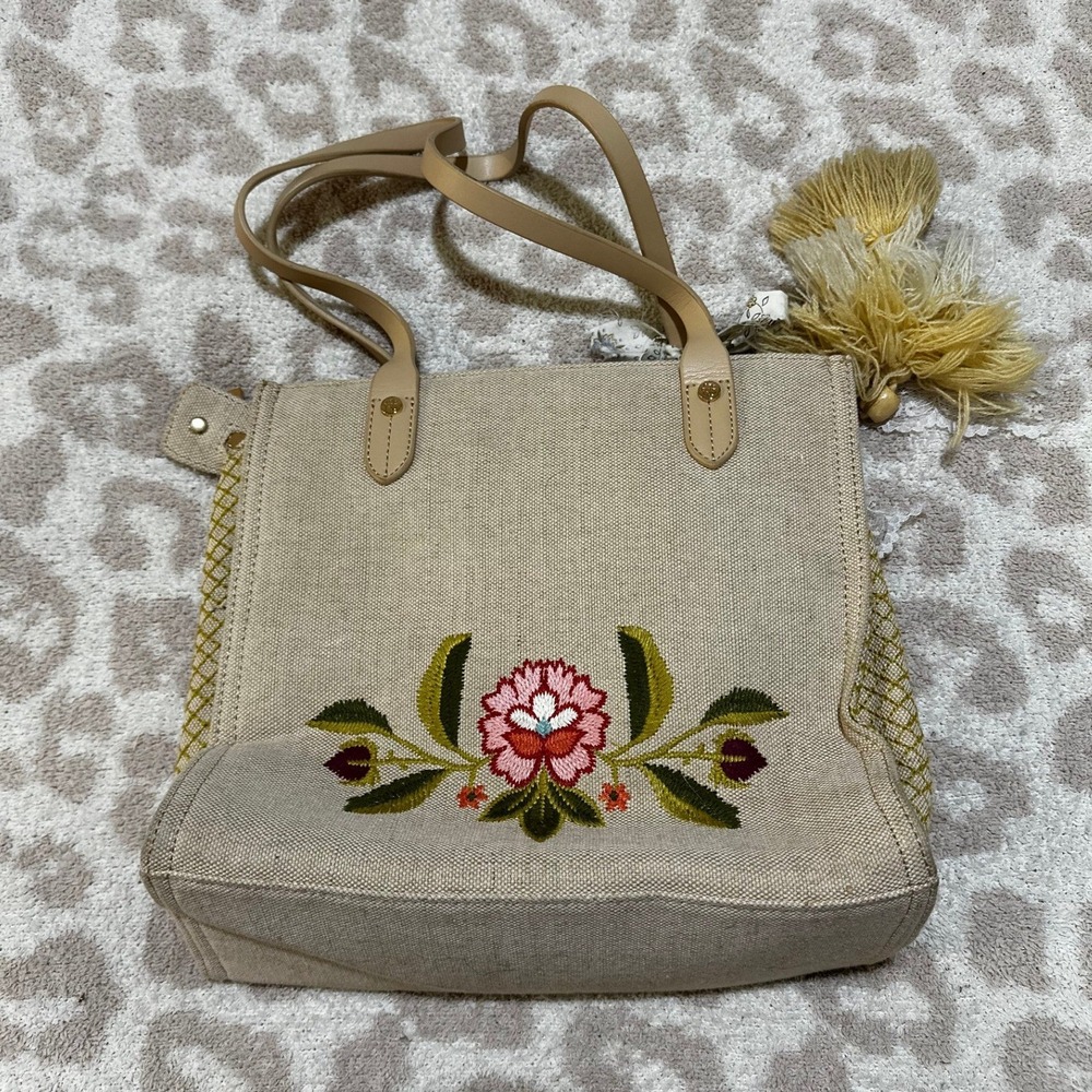 Spartina 449 Floral Embroidered Linen Tote Bag Tan Tassel Charm - Picture 4 of 6